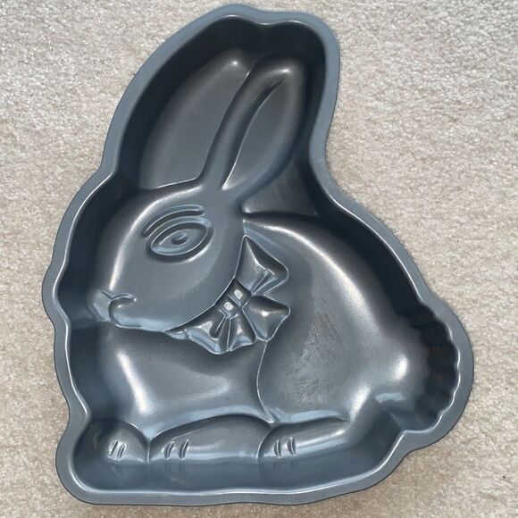 Easter Bunny Baking Pan!  - Picture 3 of 4